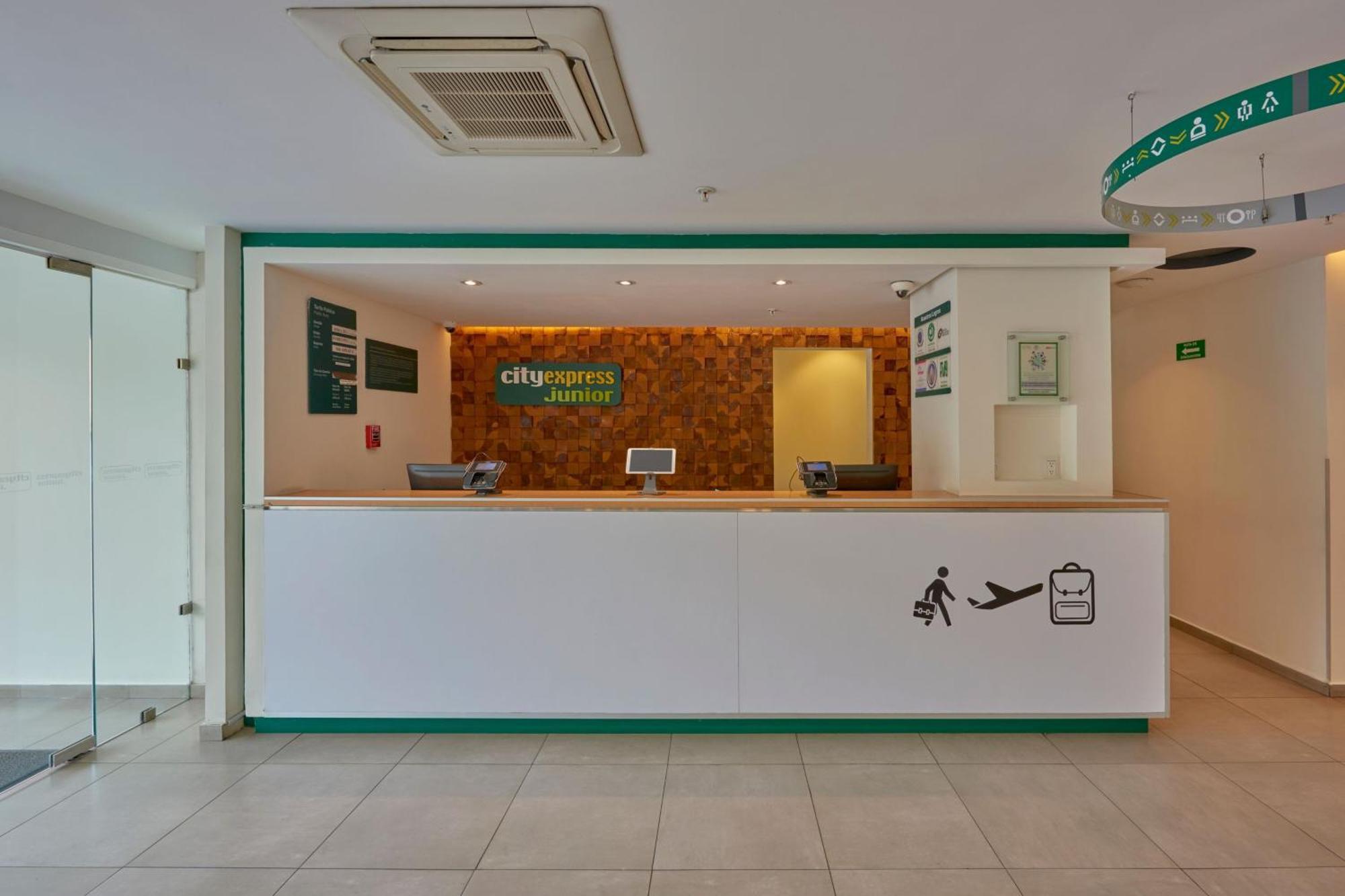 City Express Junior Leon Centro de Convenciones Exterior foto